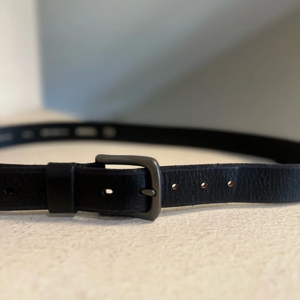 Fossil  Mens Size 44 Black Leather Dress Belt Work Belt Business Casual